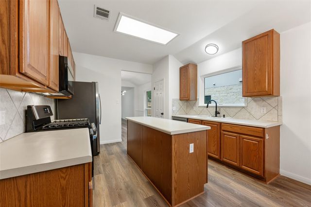 608 Haleys CV, Leander, TX 78641