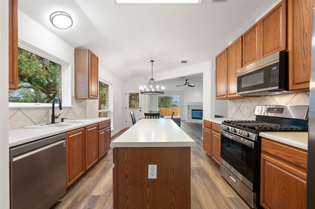 608 Haleys CV, Leander, TX 78641