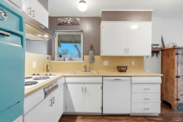 129 W Terrace Drive, Hanford, CA 93230