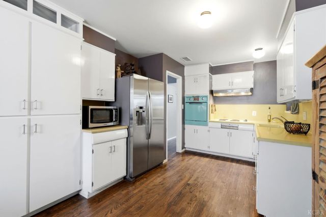 129 W Terrace Drive, Hanford, CA 93230