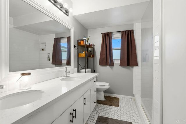 129 W Terrace Drive, Hanford, CA 93230