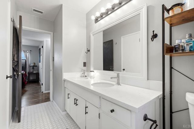 129 W Terrace Drive, Hanford, CA 93230