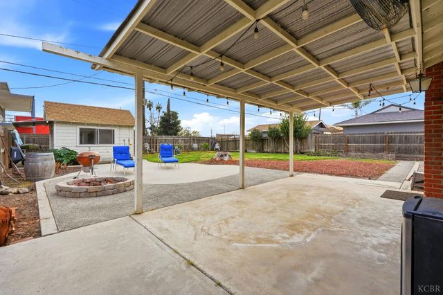 129 W Terrace Drive, Hanford, CA 93230