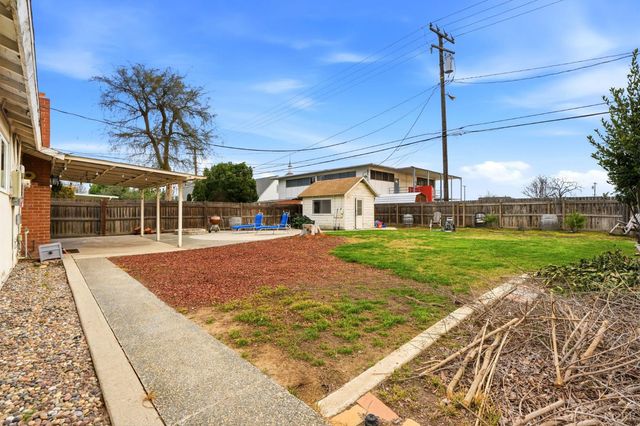 129 W Terrace Drive, Hanford, CA 93230