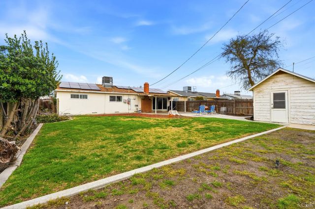 129 W Terrace Drive, Hanford, CA 93230