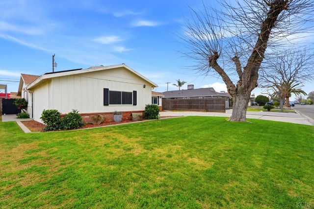 129 W Terrace Drive, Hanford, CA 93230