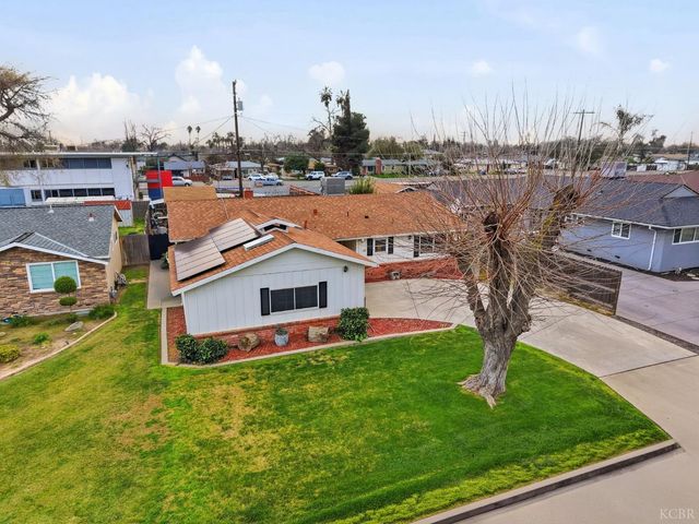 129 W Terrace Drive, Hanford, CA 93230