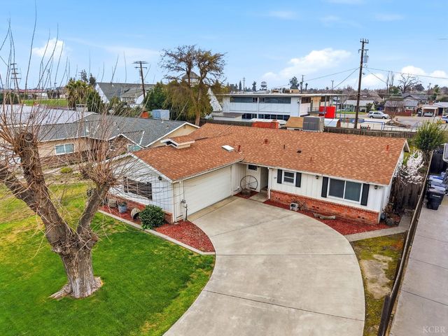 129 W Terrace Drive, Hanford, CA 93230