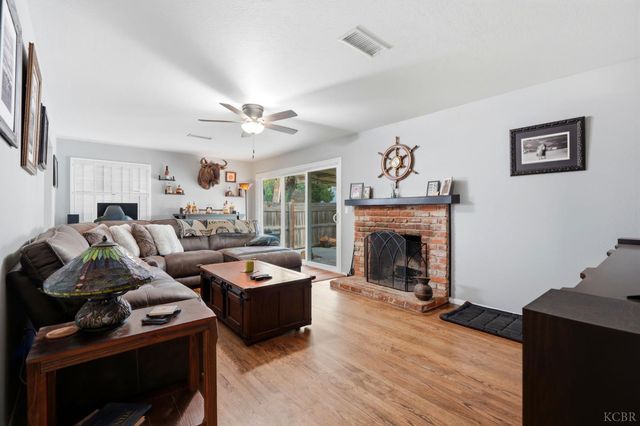 129 W Terrace Drive, Hanford, CA 93230