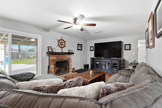 129 W Terrace Drive, Hanford, CA 93230