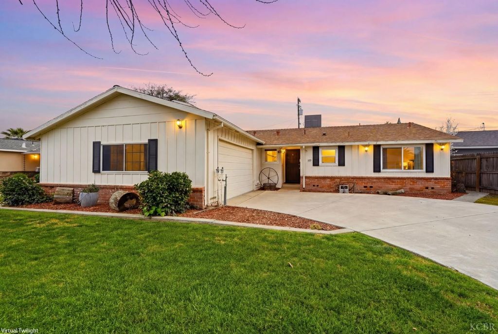 129 W Terrace Drive, Hanford, CA 93230