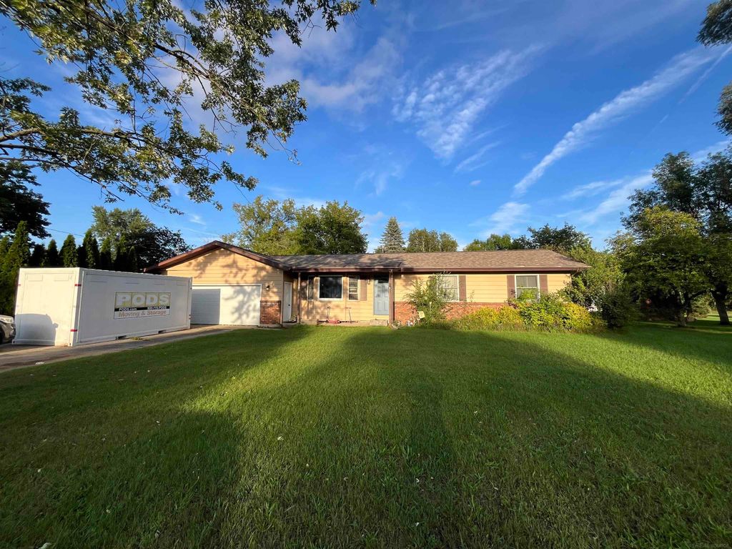 390 6th Street, Cedar Springs, MI 49319