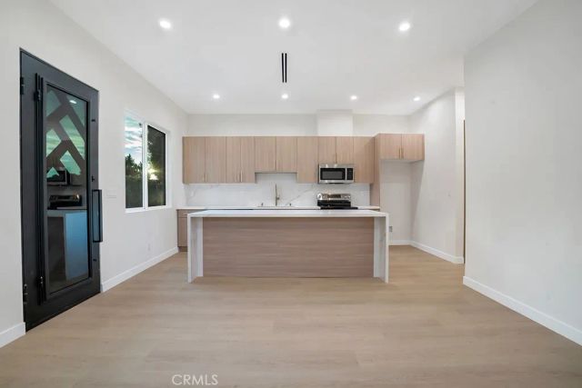 17425 Los Alimos 17423, Granada Hills, CA 91344