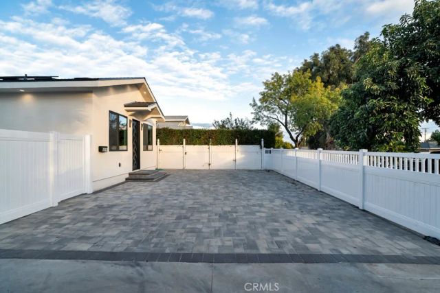 17425 Los Alimos 17423, Granada Hills, CA 91344