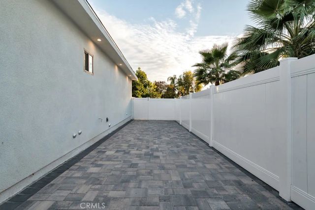 17425 Los Alimos 17423, Granada Hills, CA 91344