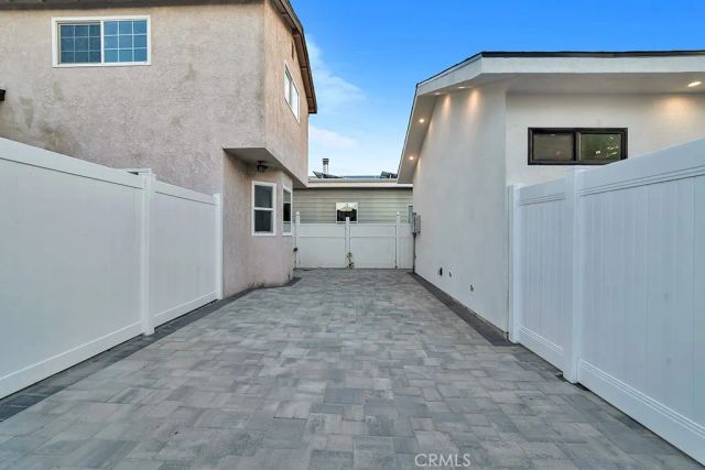 17425 Los Alimos 17423, Granada Hills, CA 91344