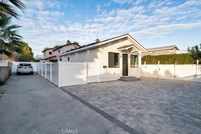 17425 Los Alimos 17423, Granada Hills, CA 91344