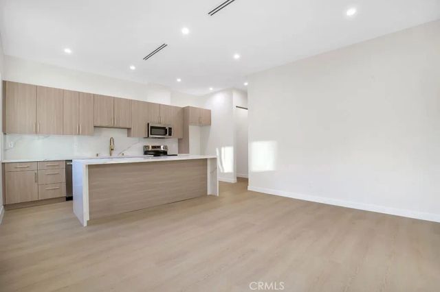 17425 Los Alimos 17423, Granada Hills, CA 91344