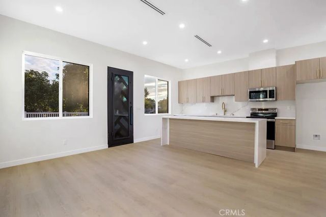 17425 Los Alimos 17423, Granada Hills, CA 91344