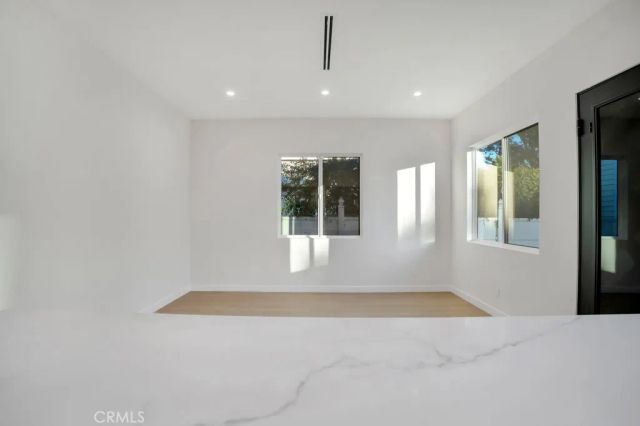 17425 Los Alimos 17423, Granada Hills, CA 91344