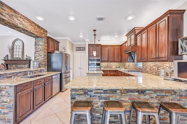 906 High Ridge Circle, Friendswood, TX 77546