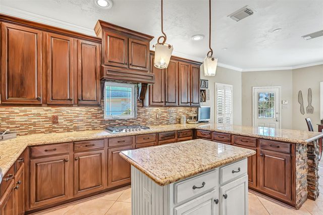 906 High Ridge Circle, Friendswood, TX 77546