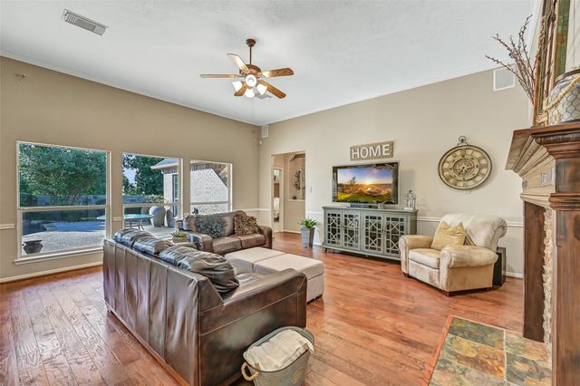 906 High Ridge Circle, Friendswood, TX 77546