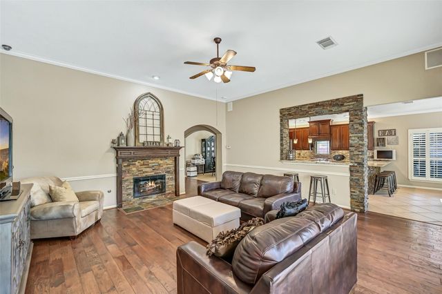906 High Ridge Circle, Friendswood, TX 77546