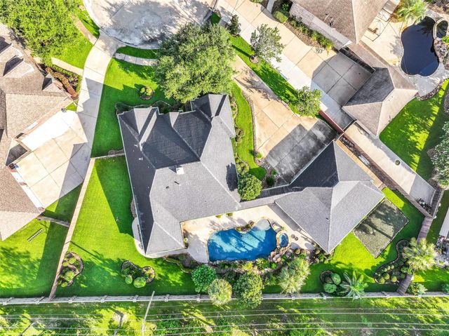 906 High Ridge Circle, Friendswood, TX 77546
