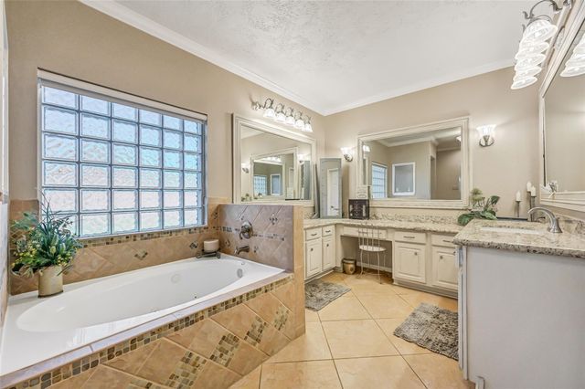906 High Ridge Circle, Friendswood, TX 77546