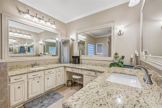 906 High Ridge Circle, Friendswood, TX 77546
