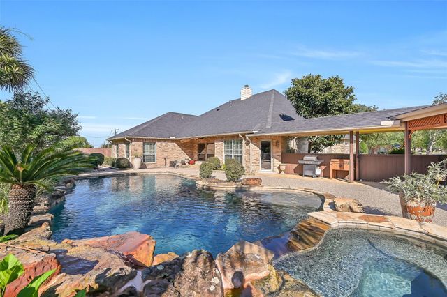 906 High Ridge Circle, Friendswood, TX 77546