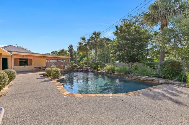906 High Ridge Circle, Friendswood, TX 77546