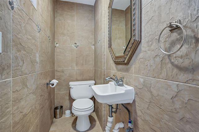 906 High Ridge Circle, Friendswood, TX 77546