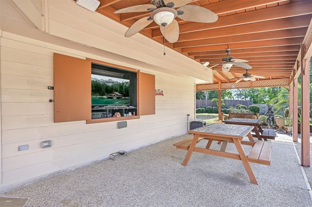 906 High Ridge Circle, Friendswood, TX 77546