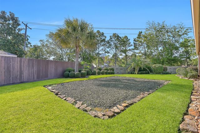 906 High Ridge Circle, Friendswood, TX 77546