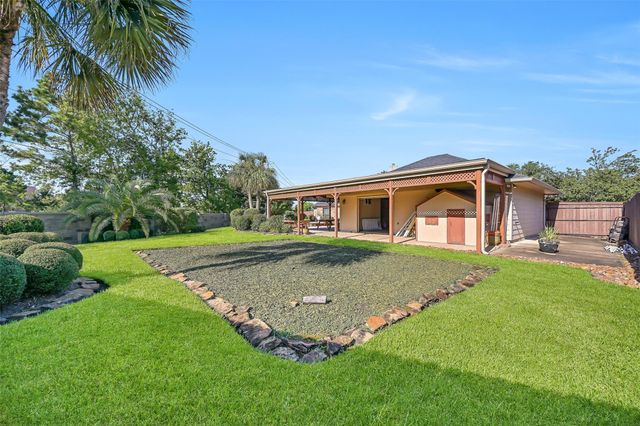 906 High Ridge Circle, Friendswood, TX 77546