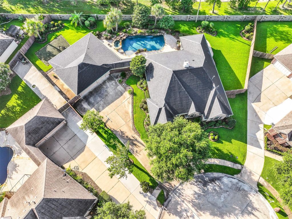 906 High Ridge Circle, Friendswood, TX 77546