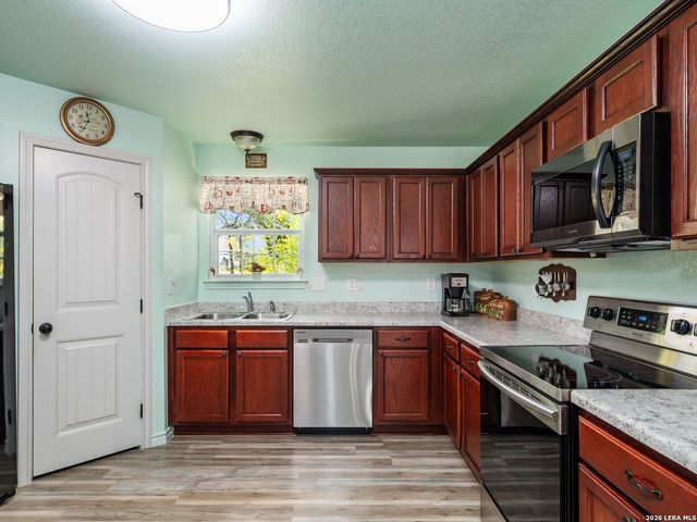 154 Red Fox, Poteet, TX 78065