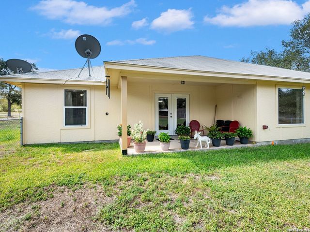 154 Red Fox, Poteet, TX 78065