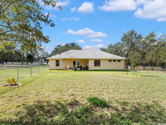 154 Red Fox, Poteet, TX 78065
