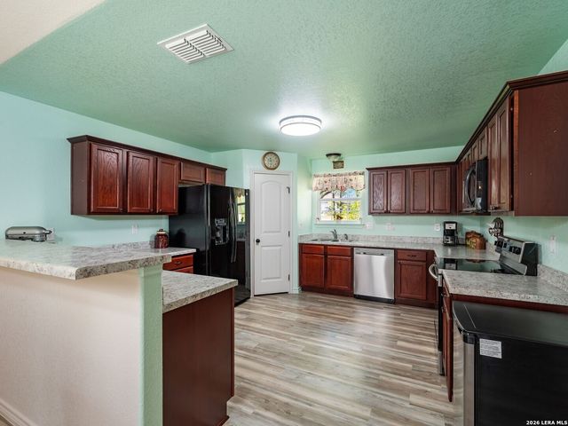 154 Red Fox, Poteet, TX 78065