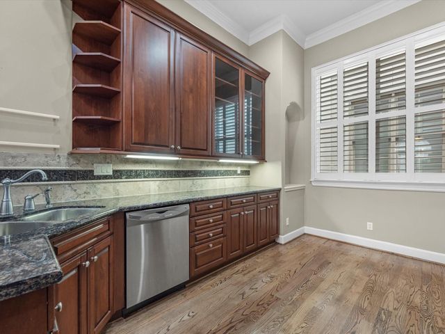 107 Dennis Street, Houston, TX 77006