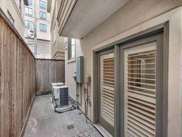 107 Dennis Street, Houston, TX 77006