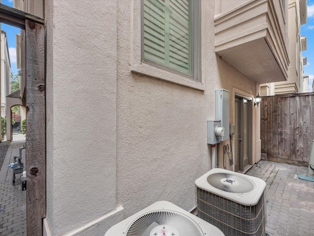 107 Dennis Street, Houston, TX 77006