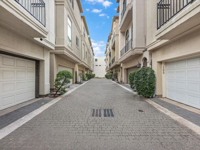 107 Dennis Street, Houston, TX 77006