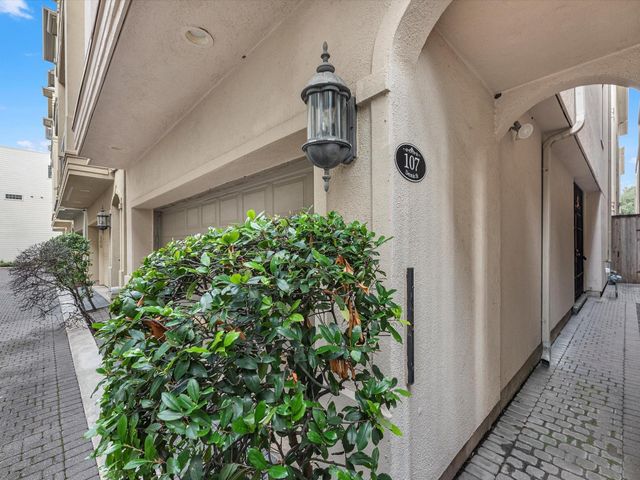 107 Dennis Street, Houston, TX 77006