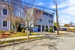 5 Meadowbrook 5, Brookline, MA 02467