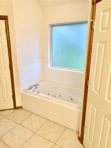 1514 SW 69th St, Lawton, OK 73505