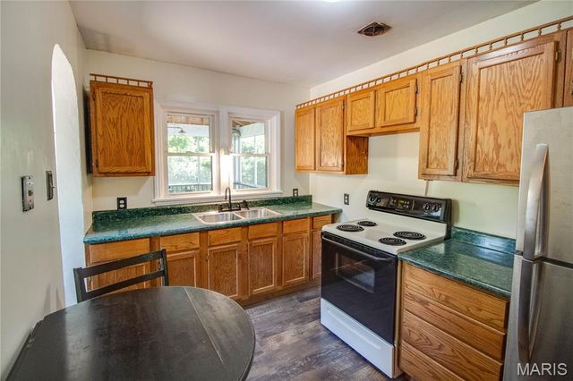 2807 Grovelin Street, Godfrey, IL 62035